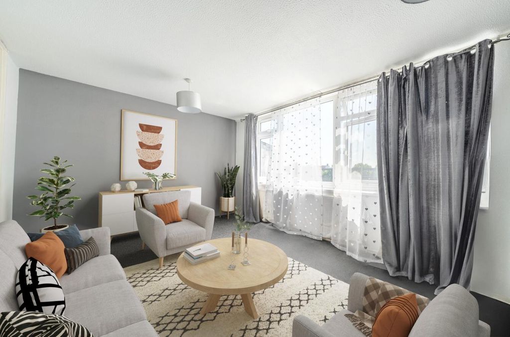 Property photo 1 of 15 Layard Square