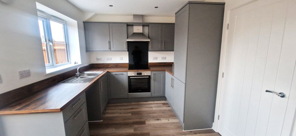 Property photo 3 of 4 Kitchen