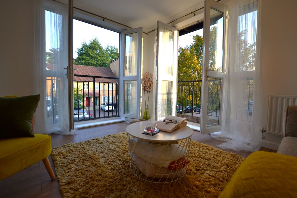 Property photo 1 of 14 Lounge