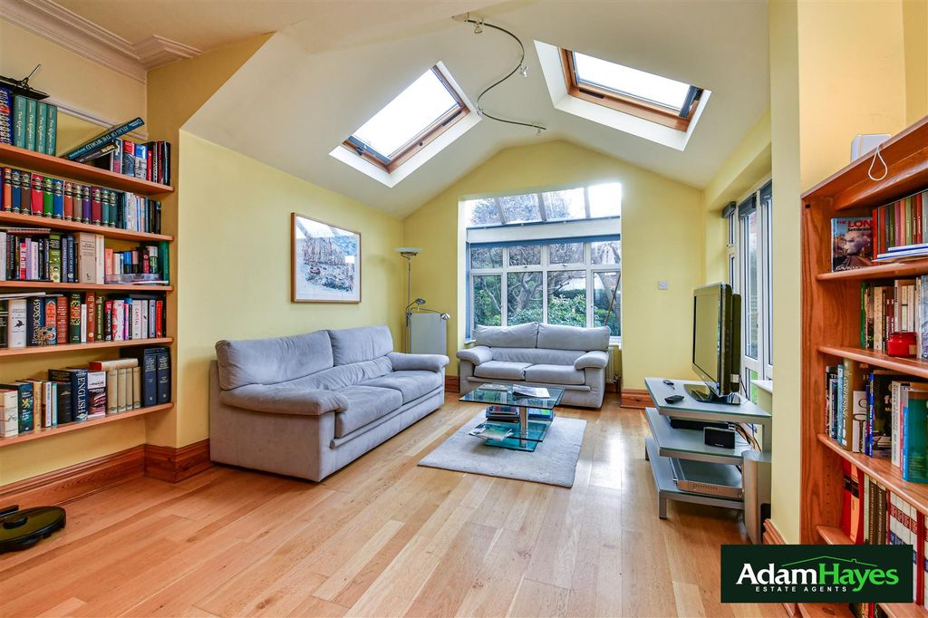 Property photo 3 of 17