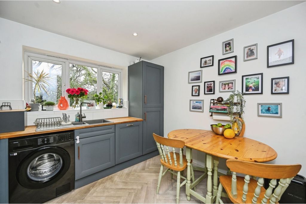 Property photo 3 of 21