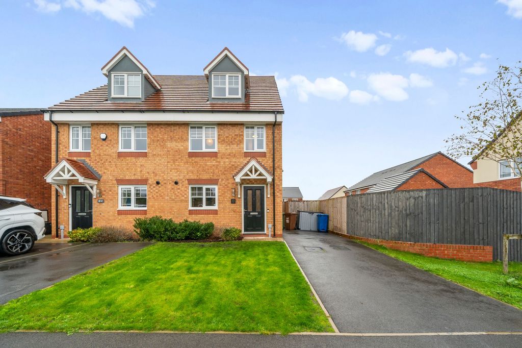 Property photo 1 of 32