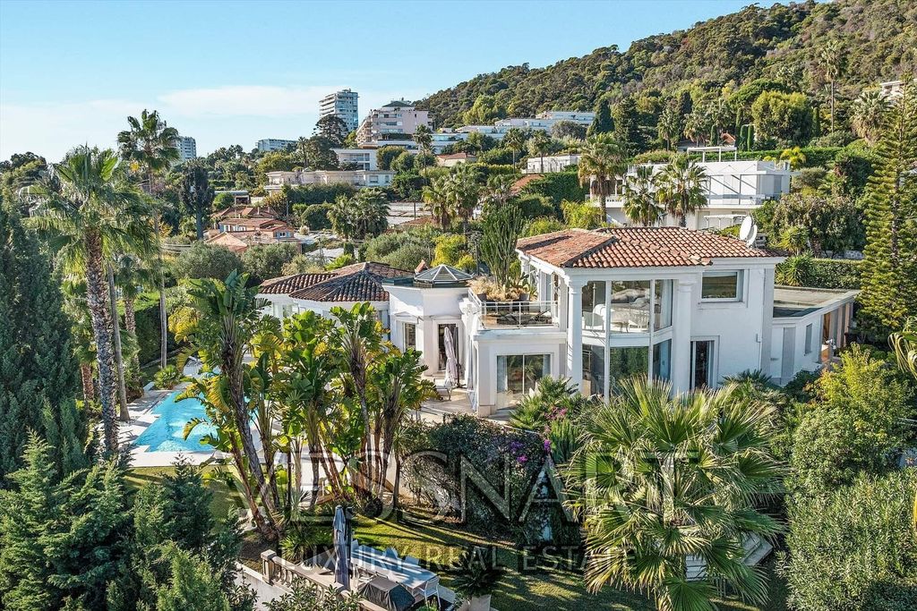 Property photo 1 of 7 Superb Modern Villa With Swimming Pool And Panoramic View