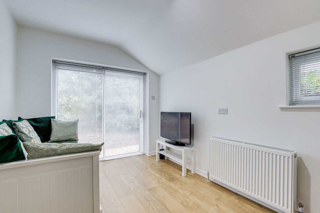 Property photo 2 of 39