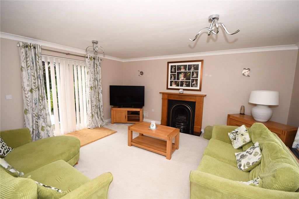 Property photo 2 of 22 Picture No. 17