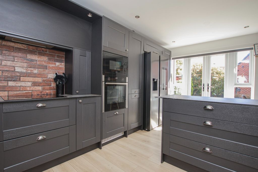 Property photo 3 of 22 5158022