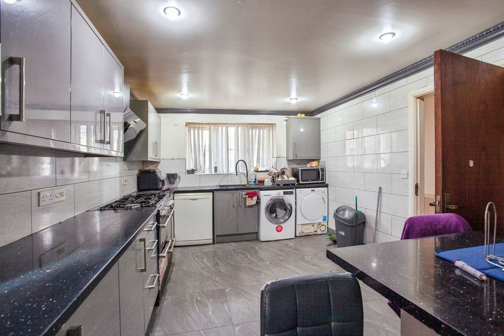 Property photo 3 of 26