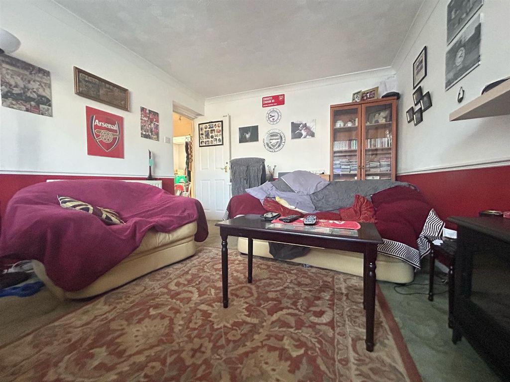 Property photo 2 of 8