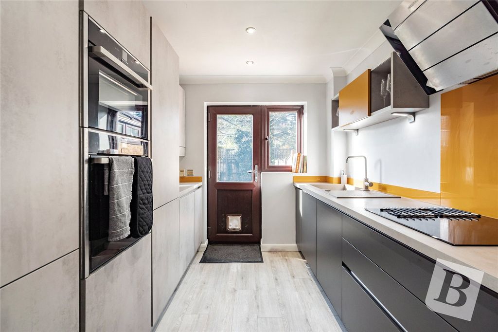 Property photo 3 of 14 Kitchen