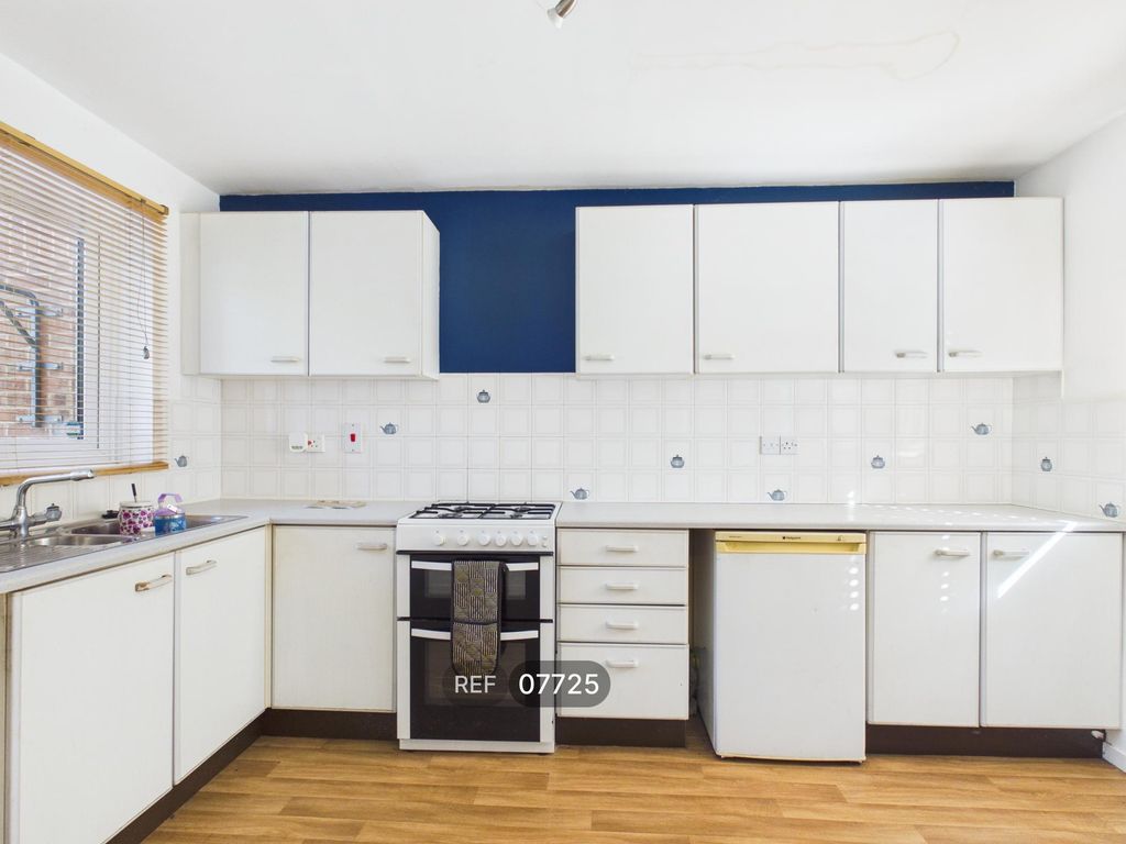 Property photo 2 of 23 Kitchen