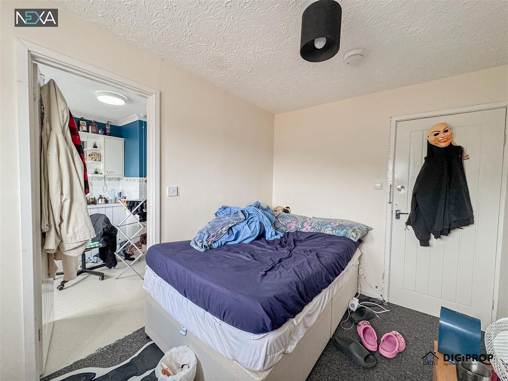 Property photo 2 of 14 Room5_2.Jpg
