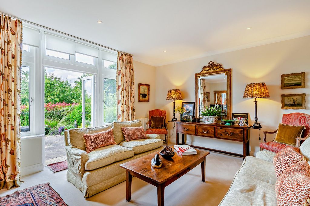 Property photo 3 of 14 Sitting Room
