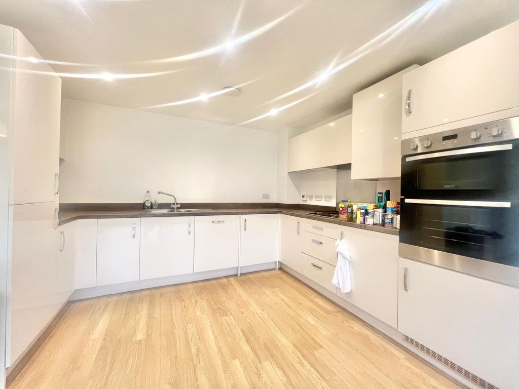 Property photo 2 of 14 Kitchen