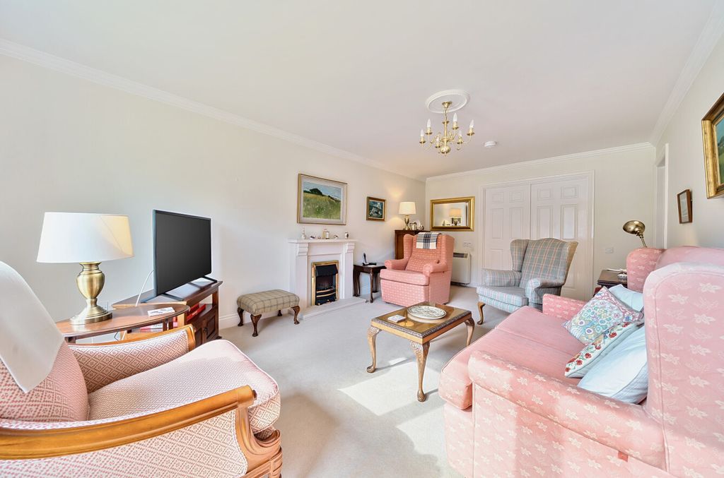 Property photo 1 of 20 Living Room