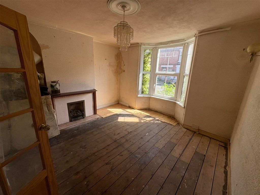 Property photo 2 of 8 Lounge