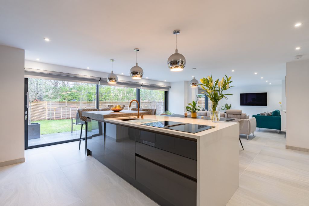 Property photo 2 of 35 Whinhillroad24