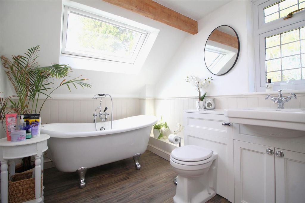 Property photo 3 of 16 Bathroom.Jpg