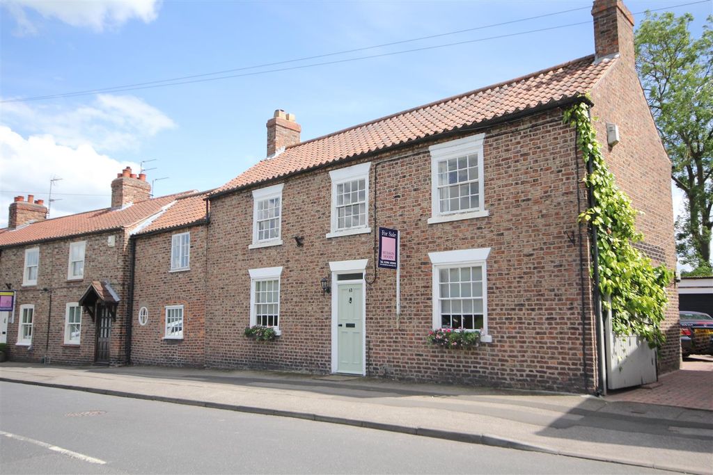 Property photo 1 of 16 External