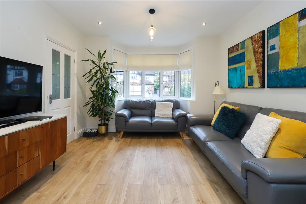 Property photo 3 of 12