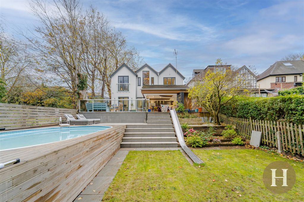 Property photo 3 of 63 Hadleigh Estate Agents-79.Jpg