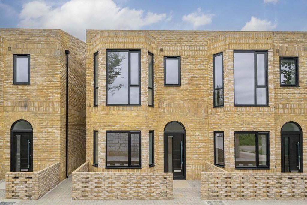 Property photo 1 of 5