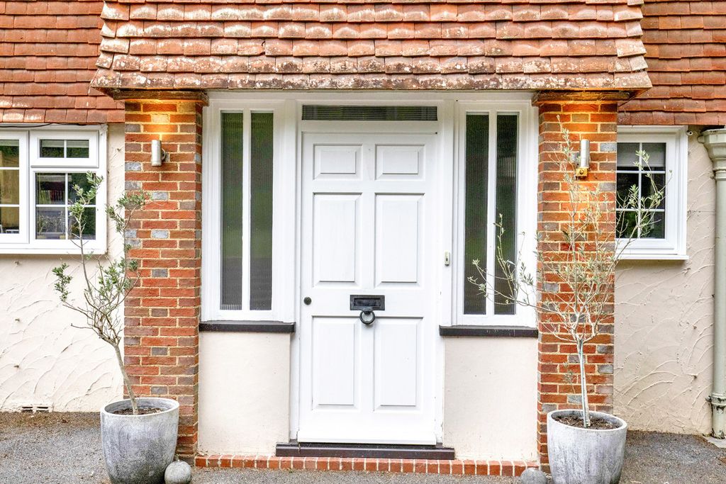 Property photo 2 of 32