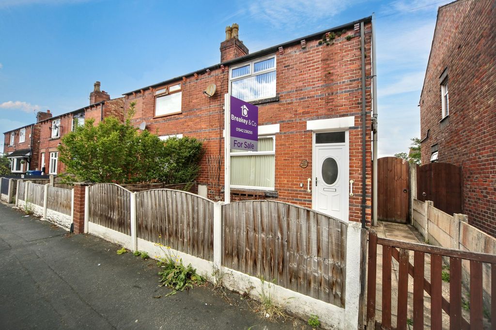Property photo 1 of 18
