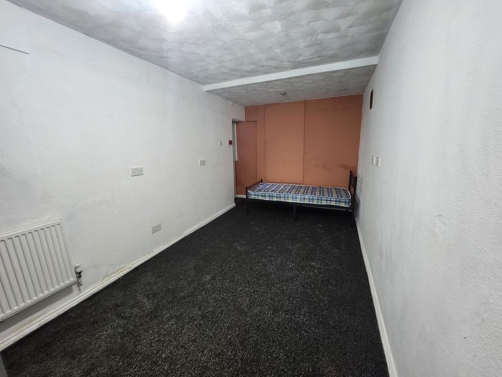 Property photo 1 of 5 113 Little Horton Lane, Bradford, Bd5 0Bu