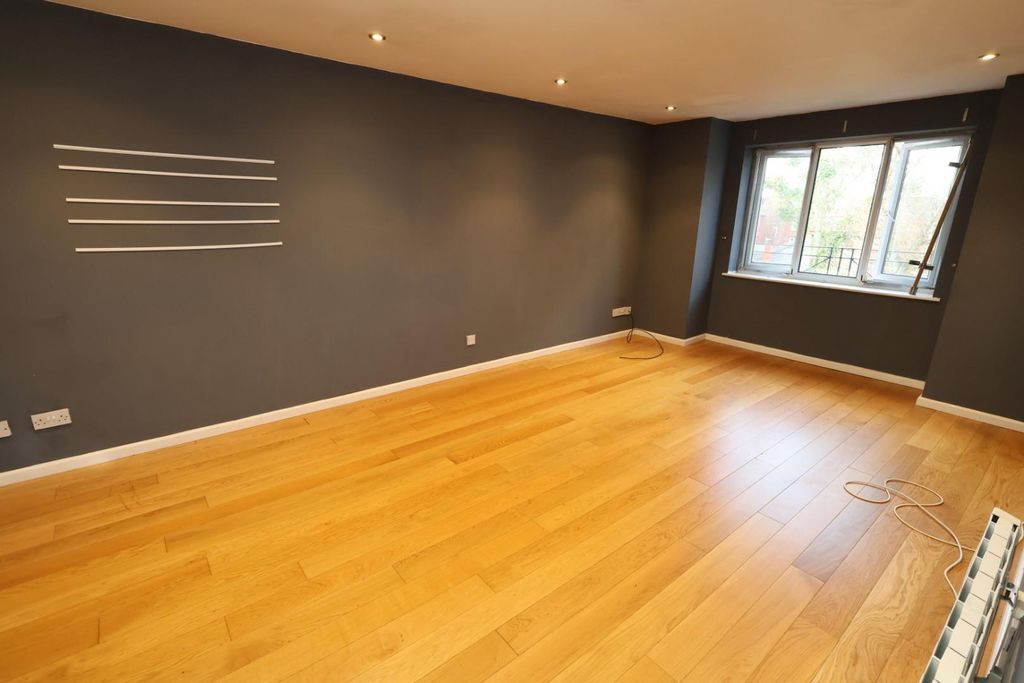 Property photo 2 of 11 1.Jpg