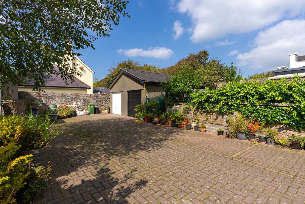 Property photo 3 of 31