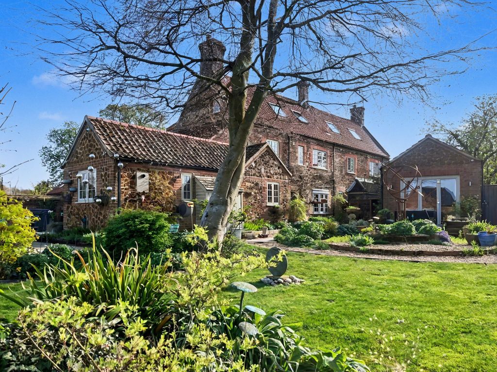 Property photo 1 of 32 4452381