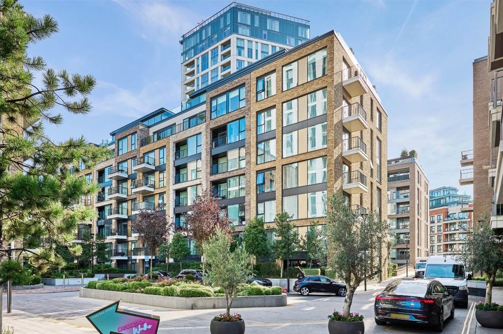 Property photo 2 of 16 Fairwater House