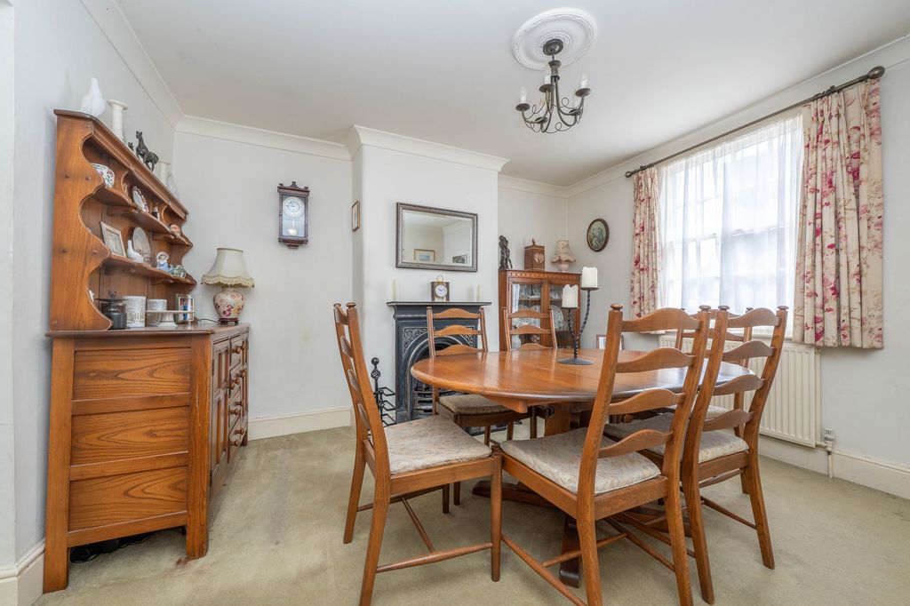 Property photo 3 of 34