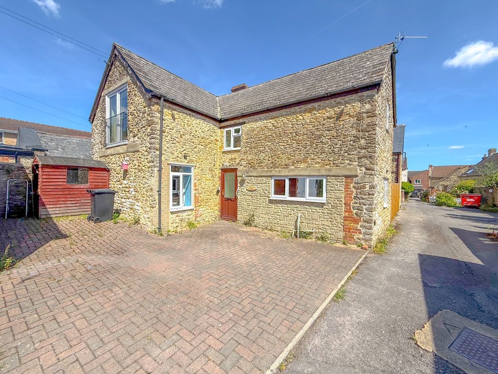 Property photo 1 of 11