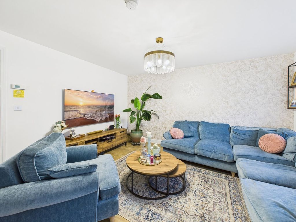 Property photo 2 of 26