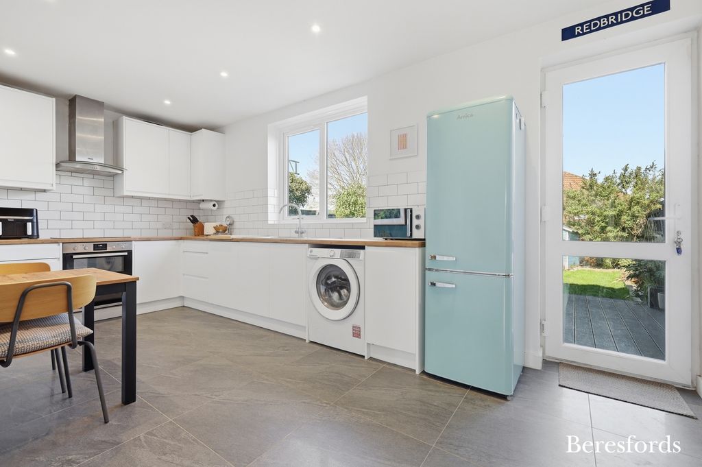 Property photo 3 of 26 Picture No. 12