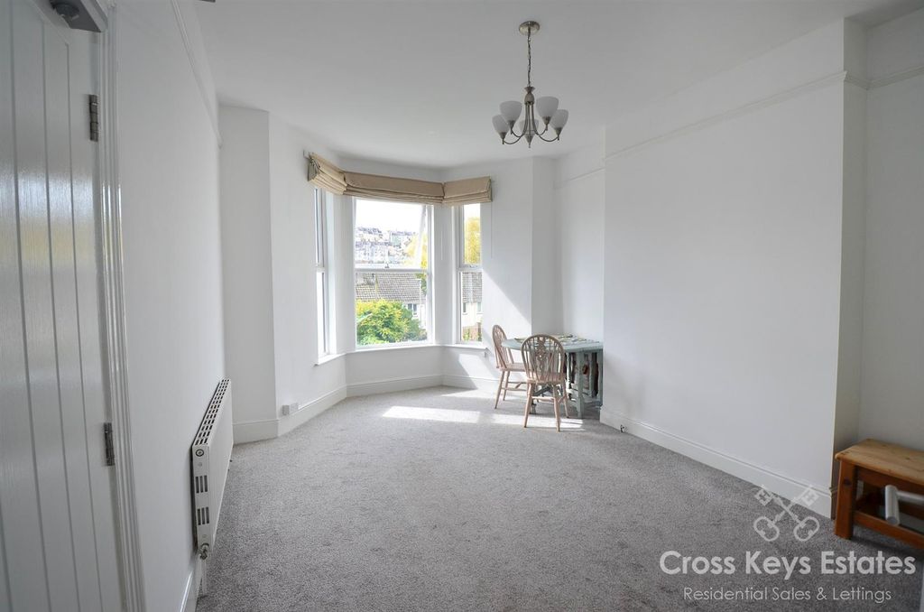 Property photo 2 of 18 Sitting Room