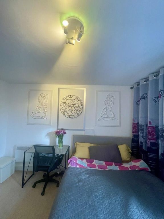 Property photo 3 of 5 Bedroom