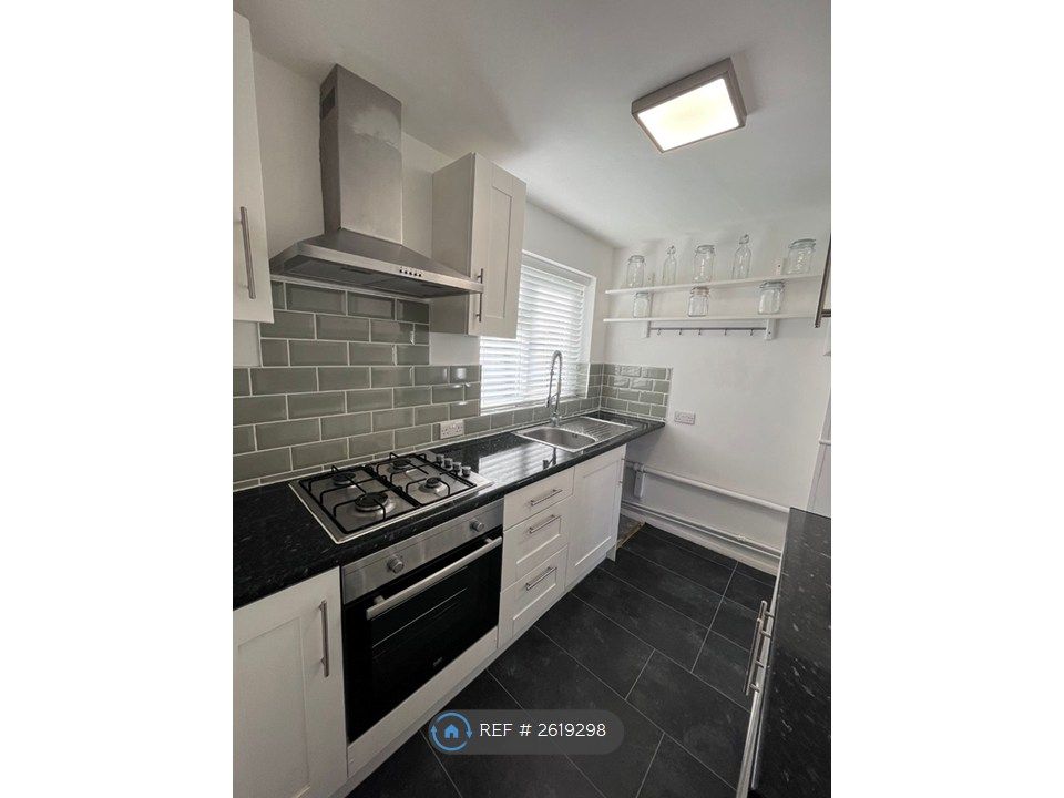 Property photo 1 of 8 Kitchen