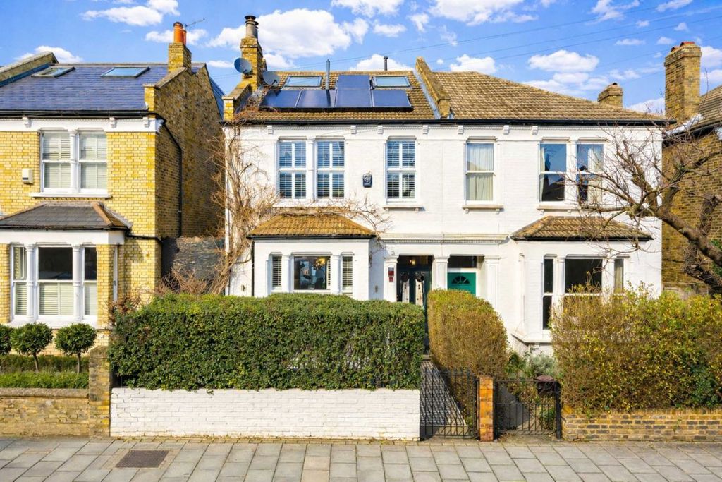 Property photo 1 of 11