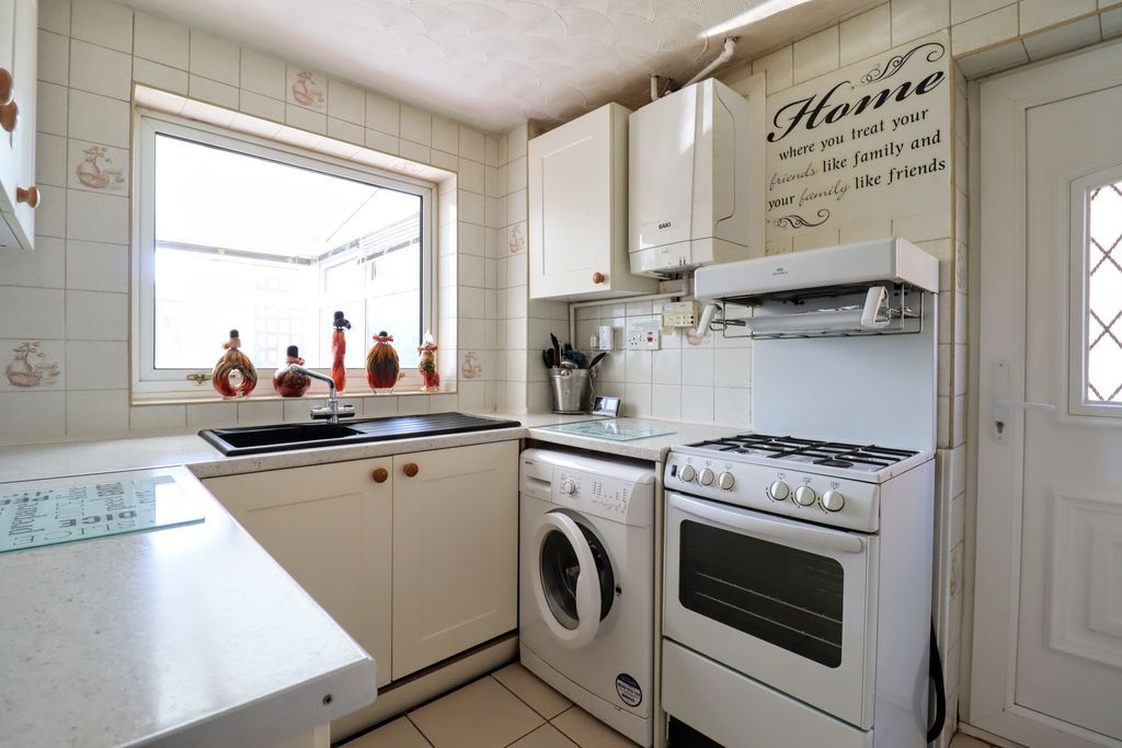 Property photo 3 of 15 Kitchen