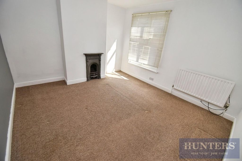 Property photo 2 of 12 Bedroom 1