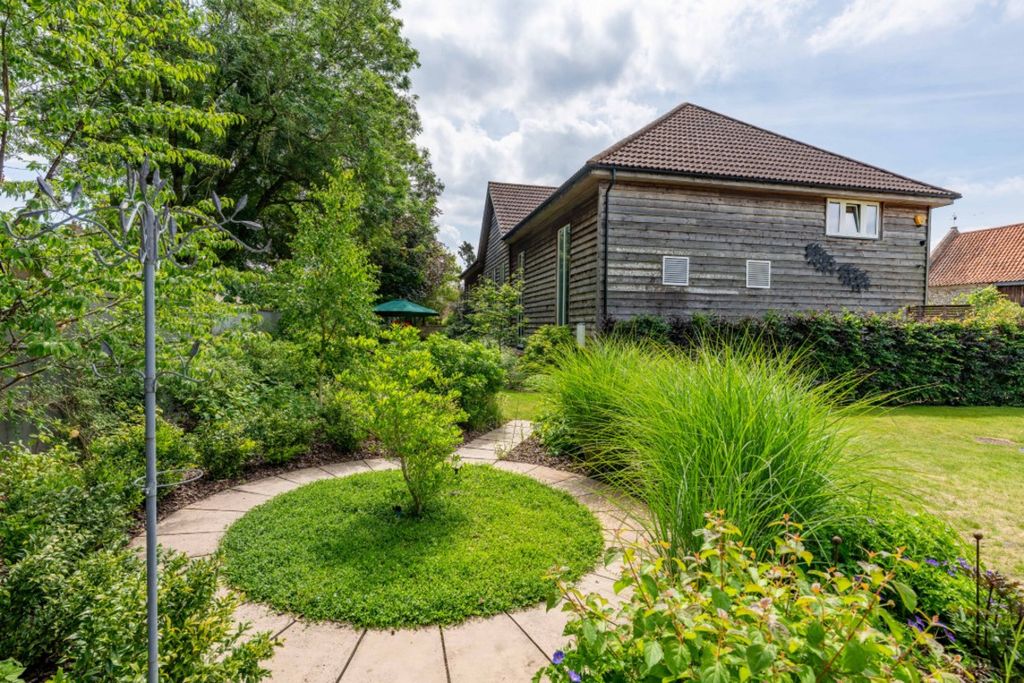 Property photo 3 of 35