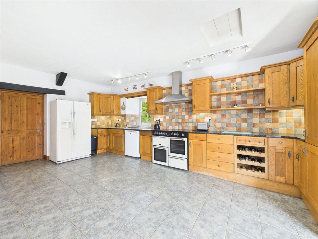 Property photo 3 of 33 Picture No. 48