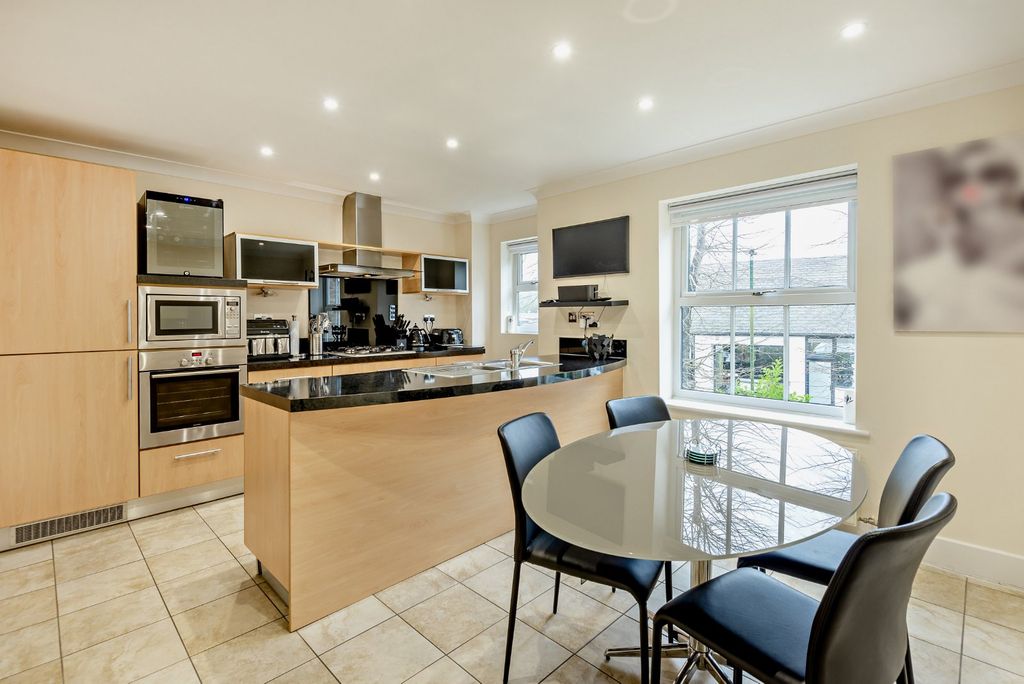 Property photo 2 of 8 Kitchen/Dining Room