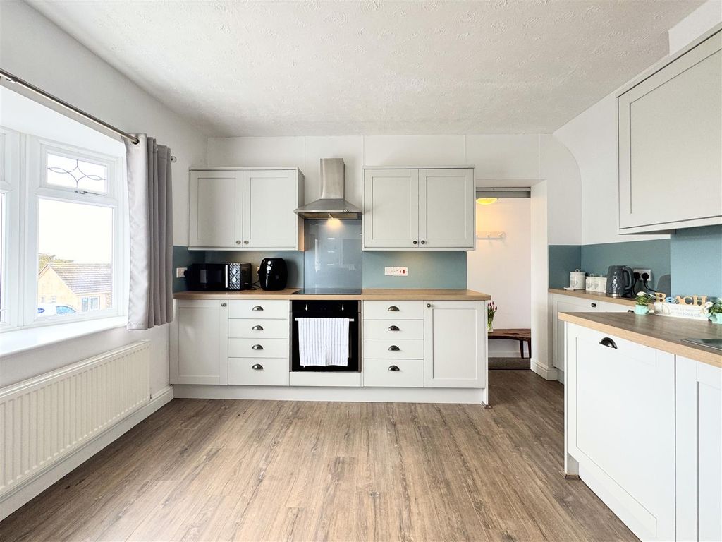 Property photo 3 of 22 Kitchen Area