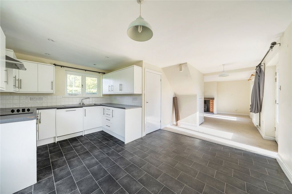 Property photo 3 of 8 Kitchen