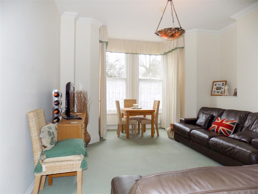 Property photo 3 of 12
