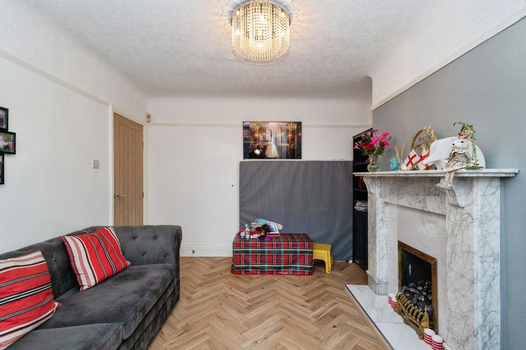 Property photo 3 of 19 Pbox-Img.Jpg