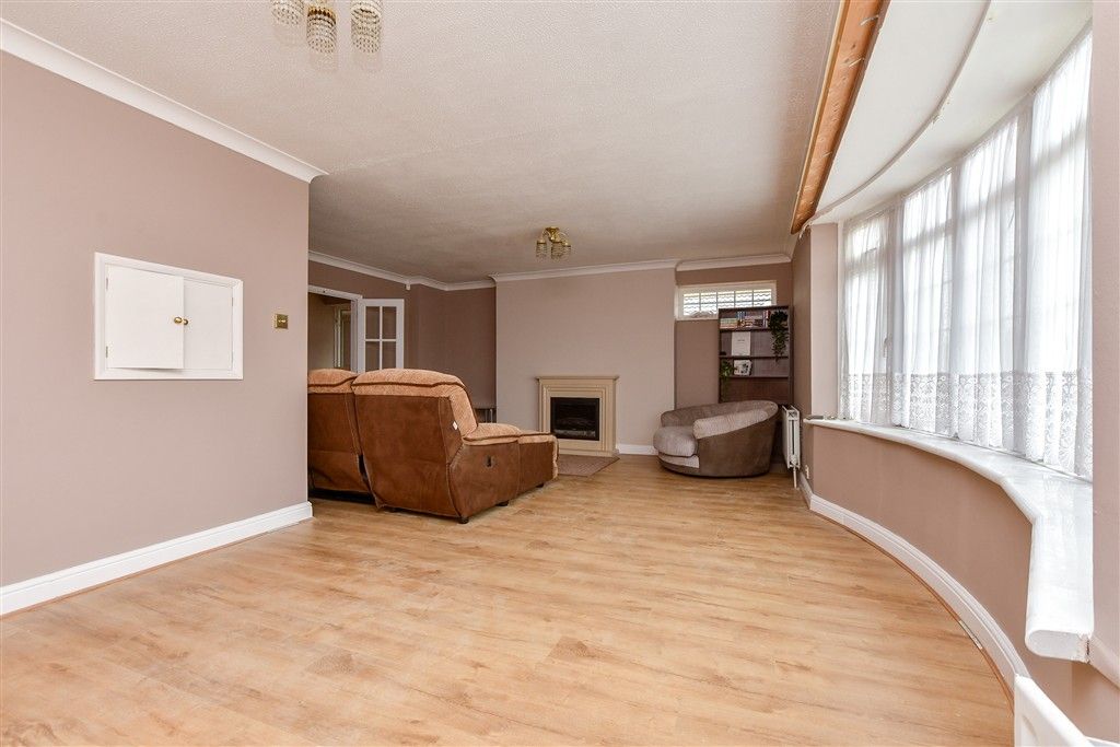 Property photo 2 of 12 Lounge/Diner